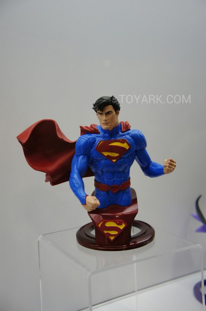 NEWS DC COLLECTIBLES : BUSTES - Page 3 Dc-direct-sdcc-2012-68-680x1024