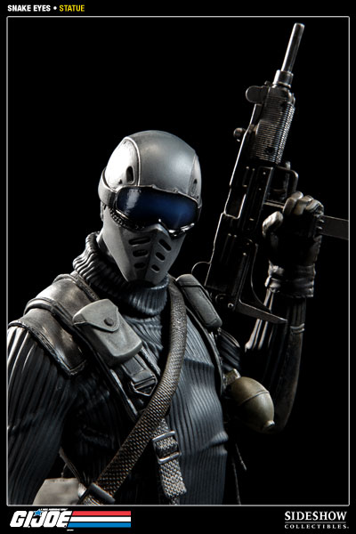 GI Joe (Sideshow) - Page 3 Snake-eyes-statue-sideshow-004