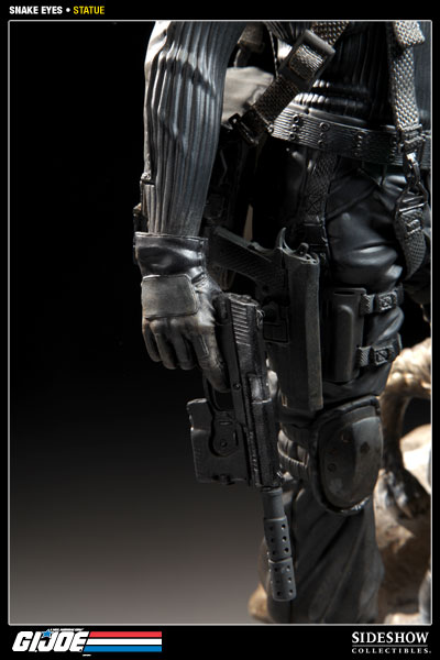 GI Joe (Sideshow) - Page 3 Snake-eyes-statue-sideshow-008