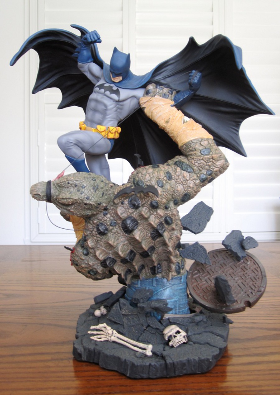 BATMAN VS KILLER CROC STATUE - DC CLASSIC CONFRONTATIONS - PICS! Batman_vs_killer_croc_statue_DC_direct_3