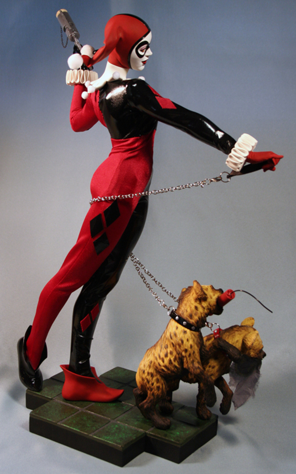 HARLEY QUINN 1:4 SCALE MUSEUM QUALITY STATUE   Harley_quinn_museum_quality_statue_2