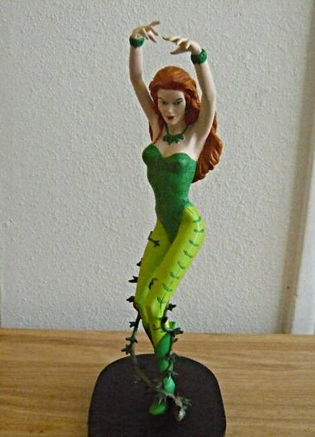 LES STATUES DC WARNER BROS STORE Poison_ivy_statue_warner_3