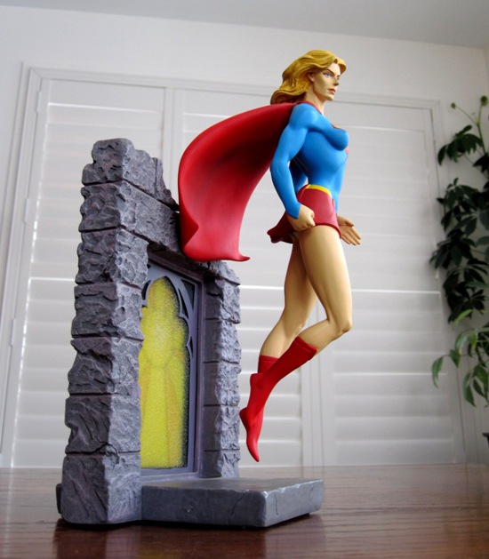 SUPERGIRL STATUE - TIM BRUCKNER (2000) - PICS! Supergirl_statue_DC_direct_Tim_bruckner_11