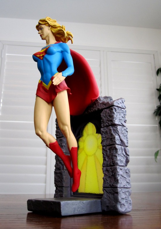 SUPERGIRL STATUE - TIM BRUCKNER (2000) - PICS! Supergirl_statue_DC_direct_Tim_bruckner_12