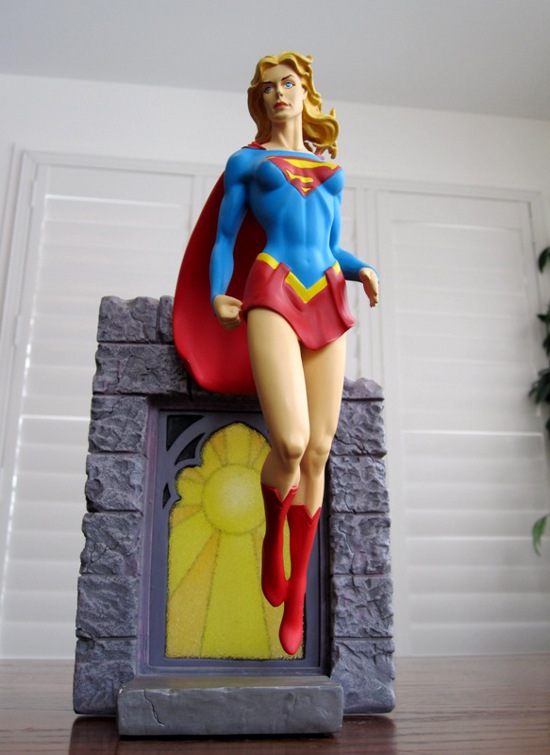 SUPERGIRL STATUE - TIM BRUCKNER (2000) - PICS! Supergirl_statue_DC_direct_Tim_bruckner_13