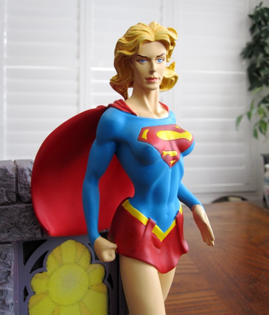 SUPERGIRL STATUE - TIM BRUCKNER (2000) - PICS! Supergirl_statue_DC_direct_Tim_bruckner_18