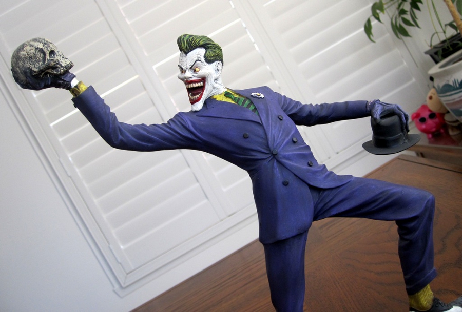 THE JOKER STATUE (1995) - WILLIAM PAQUET - PICS! The_joker_statue_1995_william_paquet