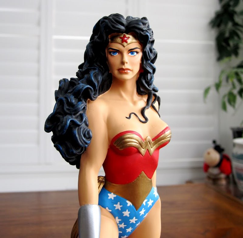 WONDER WOMAN STATUE - TIM BRUCKNER (2000) - PICS! Wonder_woman_bolland_statue_bruckner_7