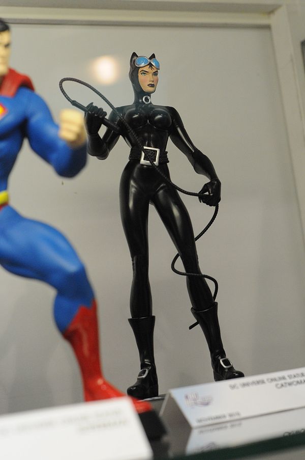 Photos SDDC 2010 DC direct Sdcc2010_dc_online_statue_catwoman