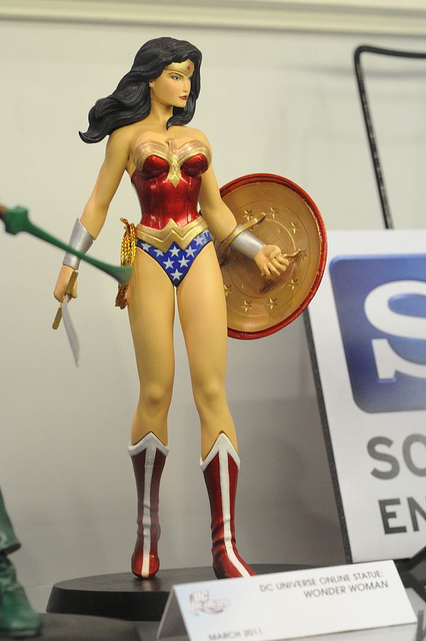 Photos SDDC 2010 DC direct Sdcc2010_dc_online_statue_wonder_woman