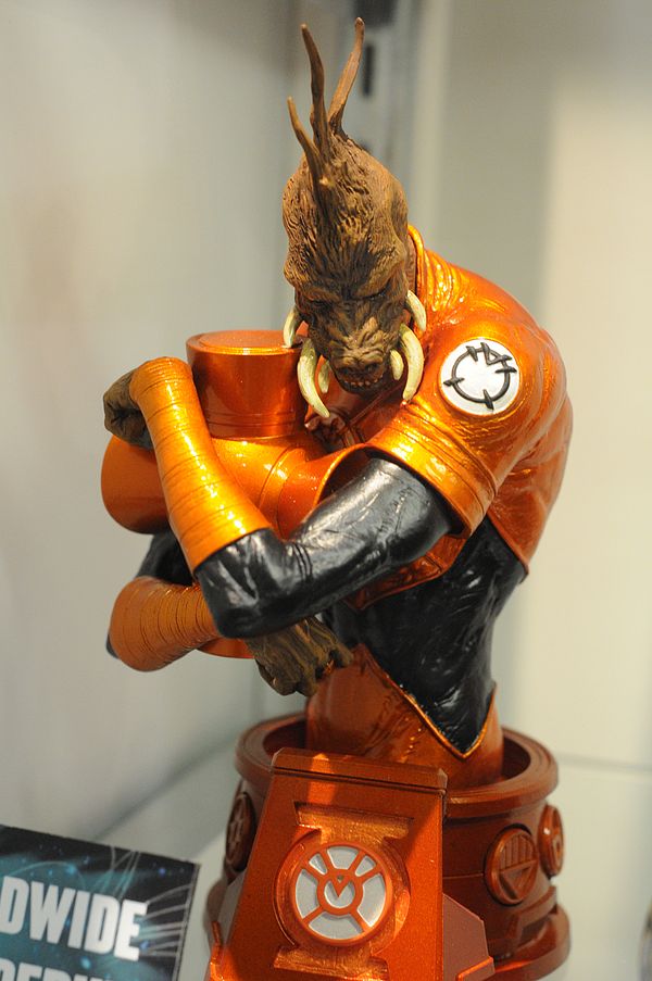 HEROES OF THE DC UNIVERSE: BLACKEST NIGHT: LARFLEEZE THE ORANGE LANTERN Sdcc2010_orange_lantern_bust