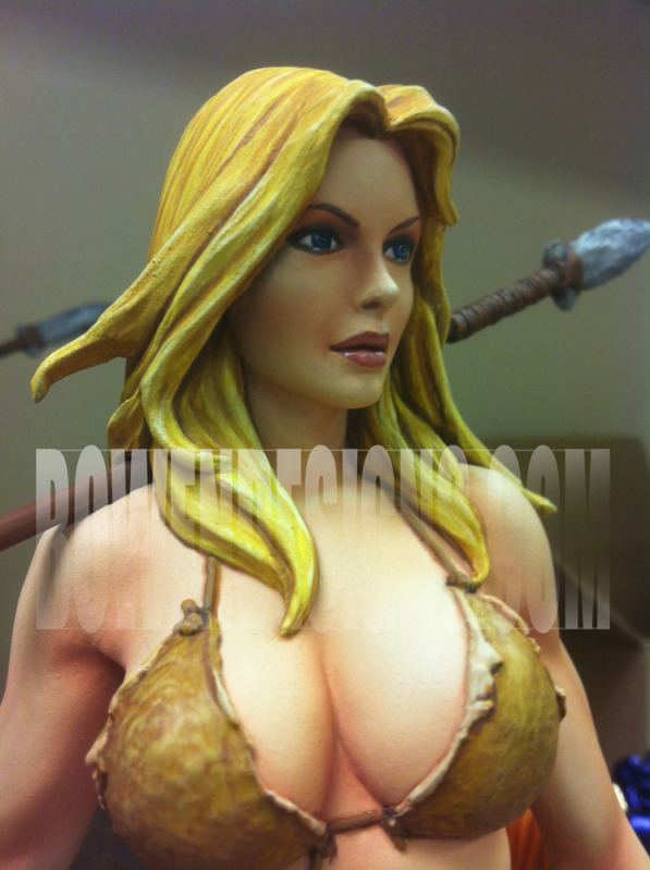 Statue SHANNA Desksneak2-1