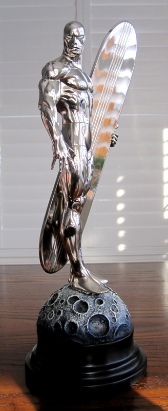 SURFER D'ARGENT "chrome" (Silver Surfer) - Page 2 Silver_surfer_statue_chrome_bowen_15