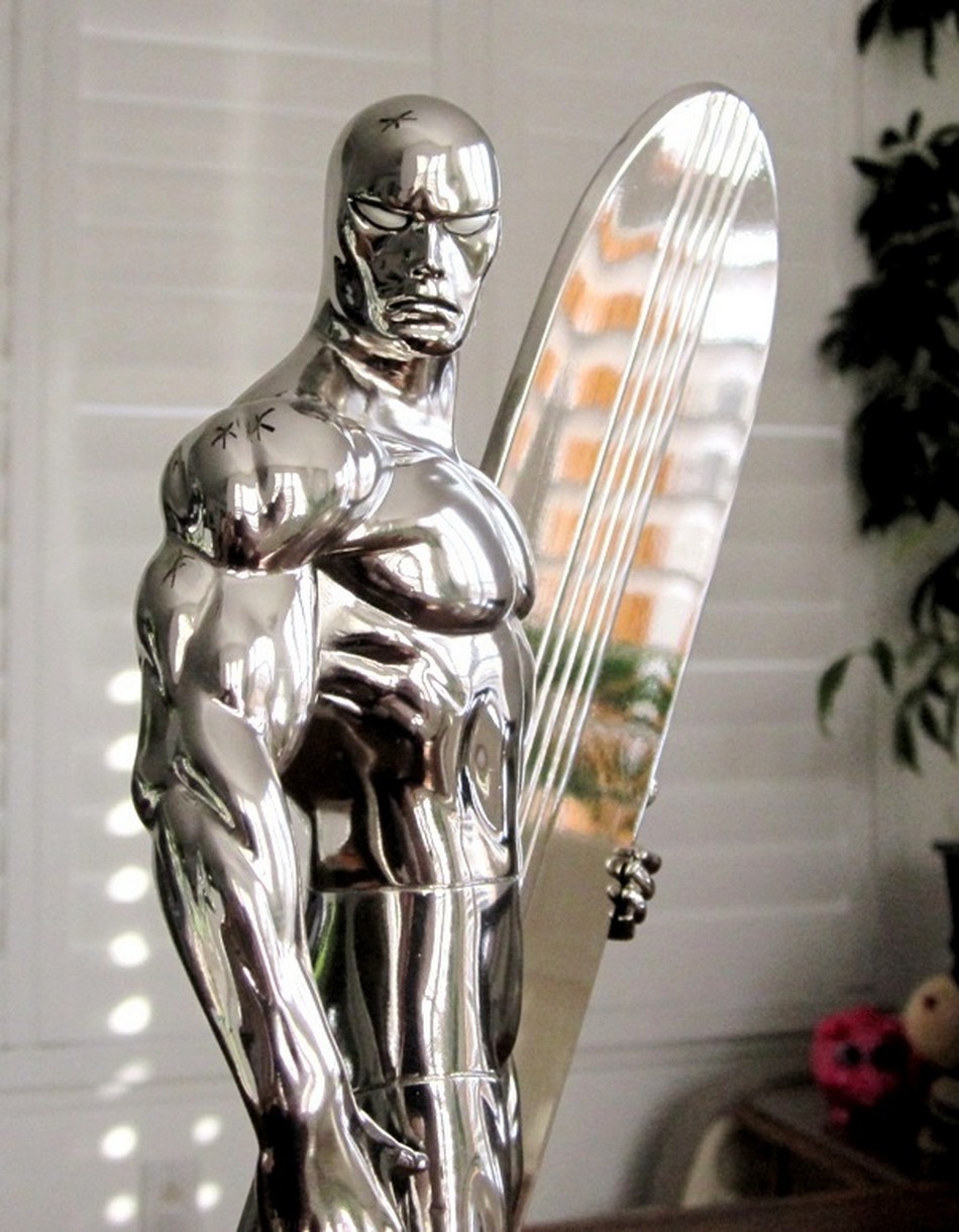 SURFER D'ARGENT "chrome" (Silver Surfer) - Page 2 Silver_surfer_statue_chrome_bowen_4__Copier_