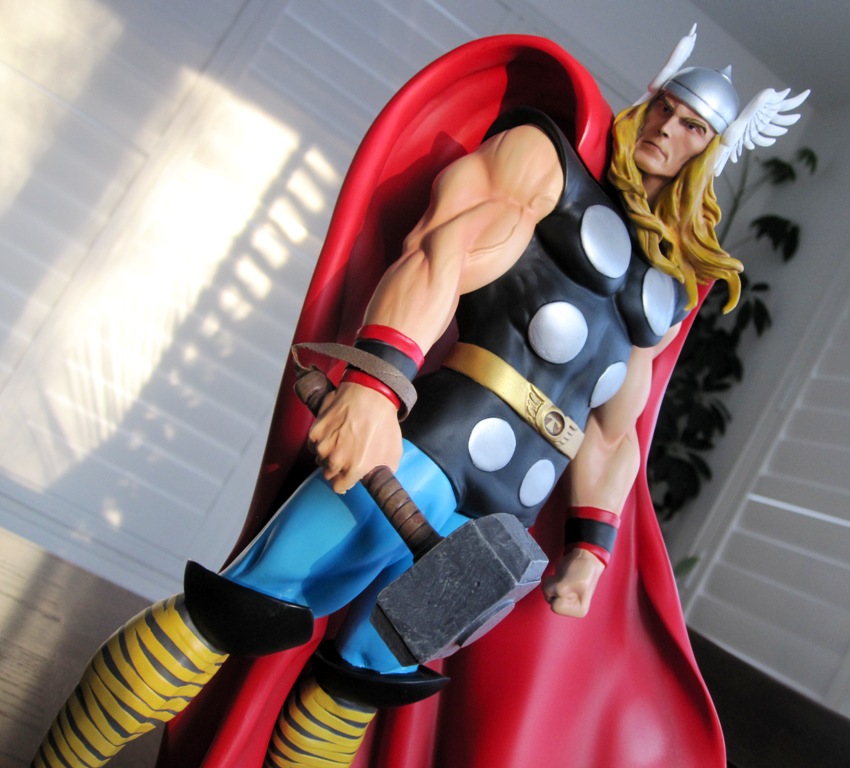 THOR (nouvelle version) - Page 2 Thor_statue_bowen_20