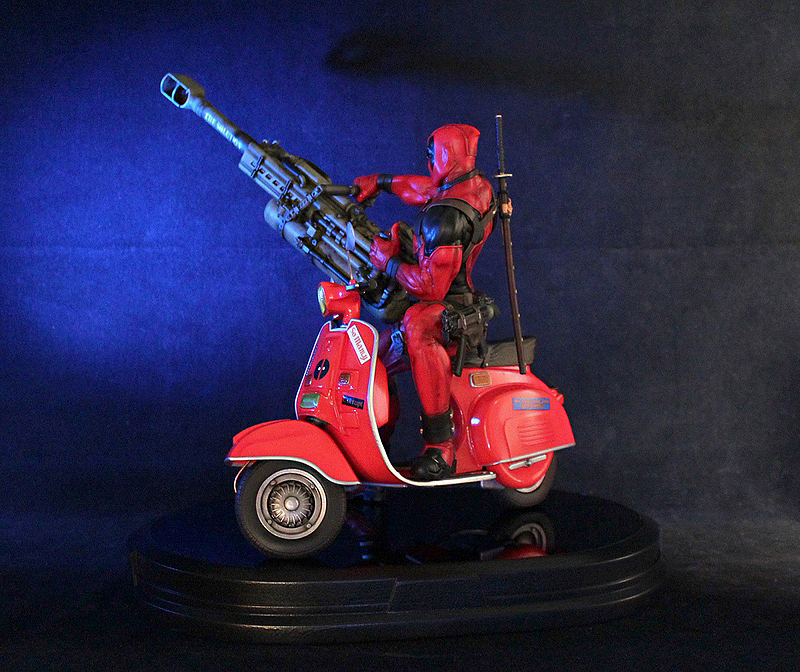 DEADPOOL ON VESPA STATUE GENTLE GIANT  DEADPOOL_ON_VESPA_STATUE_GENTLE_GIANT_04__Copier_