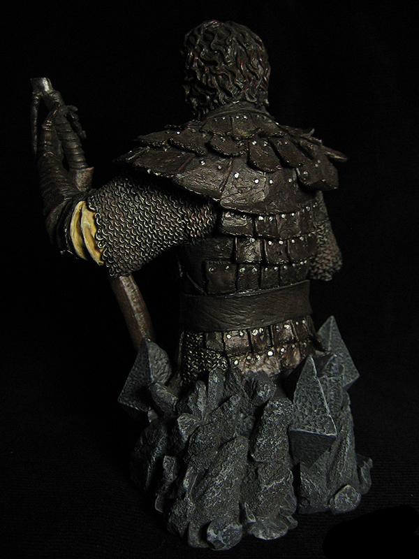 LOTR: FRODO IN ORC ARMOR FRODO_IN_ORC_ARMOR_MINI_BUST_GENTLE_GIANT_02