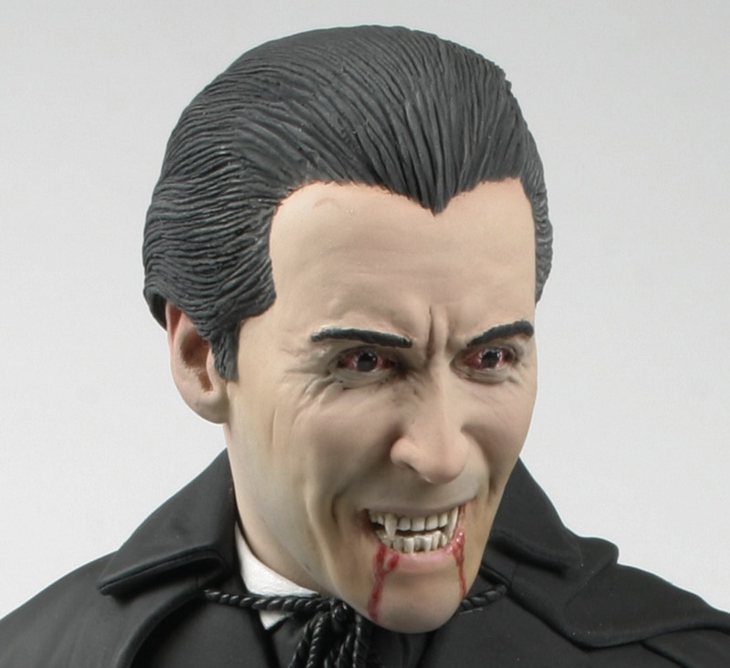 TITAN MERCHANDISE : DRACULA CHRISTOPHER LEE HAMMER BUST  1hammerdrac3