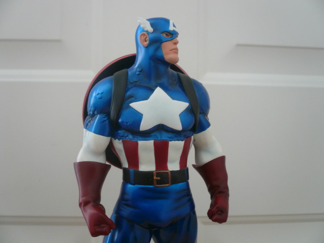 CAPTAIN AMERICA "metallic exclu" CaptainAmericaStatue6