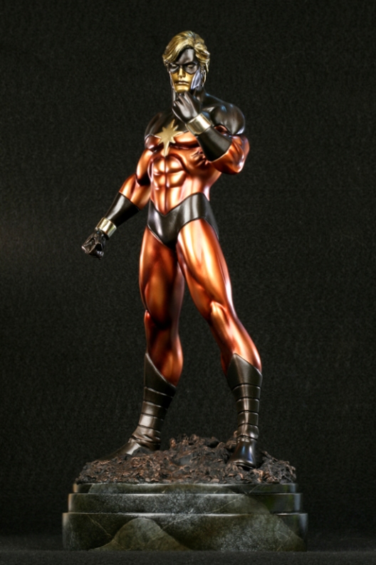 Statue CAPTAIN MARVEL "classic" (Faux Bronze) Captain_Marvel_FB3