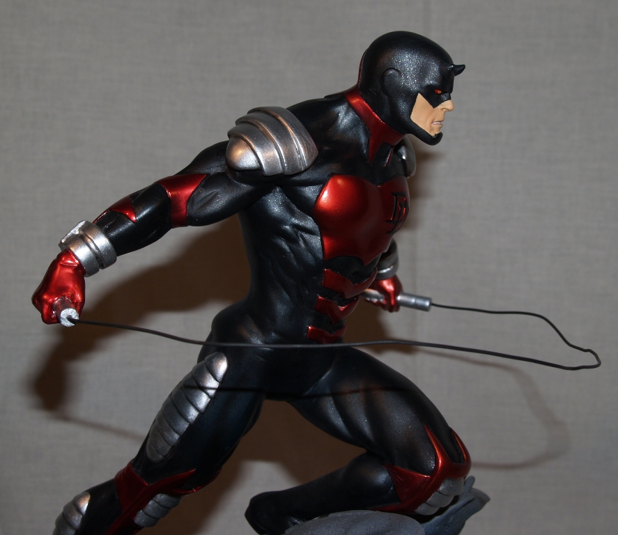 DAREDEVIL "armor" Statuedaredevilbattlearmor13