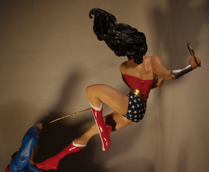 WONDER WOMAN VS SUPERMAN Statue Dcdioramasupermanvswonderwoman10