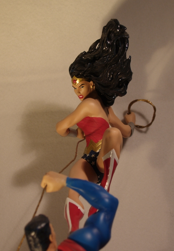 WONDER WOMAN VS SUPERMAN Statue Dcdioramasupermanvswonderwoman11