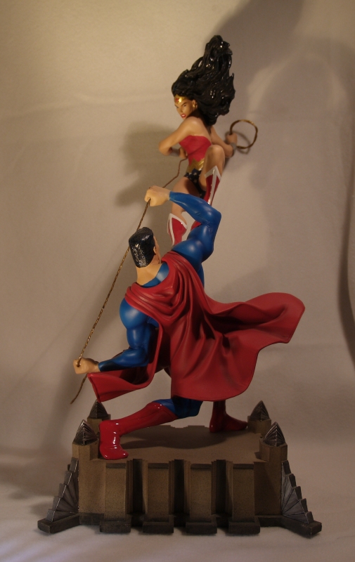 WONDER WOMAN VS SUPERMAN Statue Dcdioramasupermanvswonderwoman12