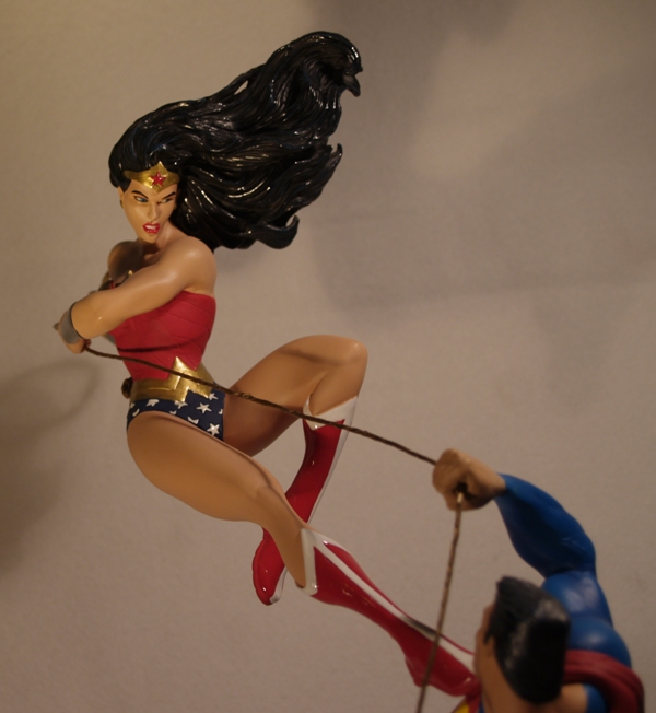 WONDER WOMAN VS SUPERMAN Statue Dcdioramasupermanvswonderwoman15