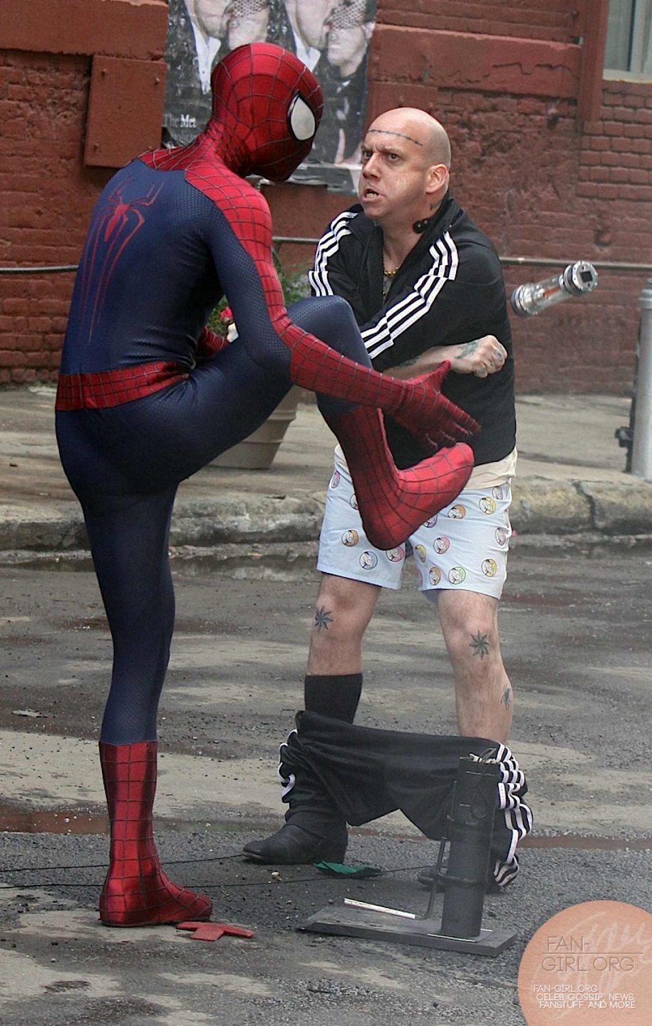 The Amazing Spider-Man 2 - Page 2 Tournage-amazing-spider-man-2-rhino-giamatti4_1_