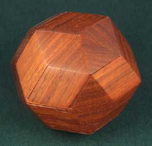 Nombre d'or Golden_rhombic_triacontahedron_1