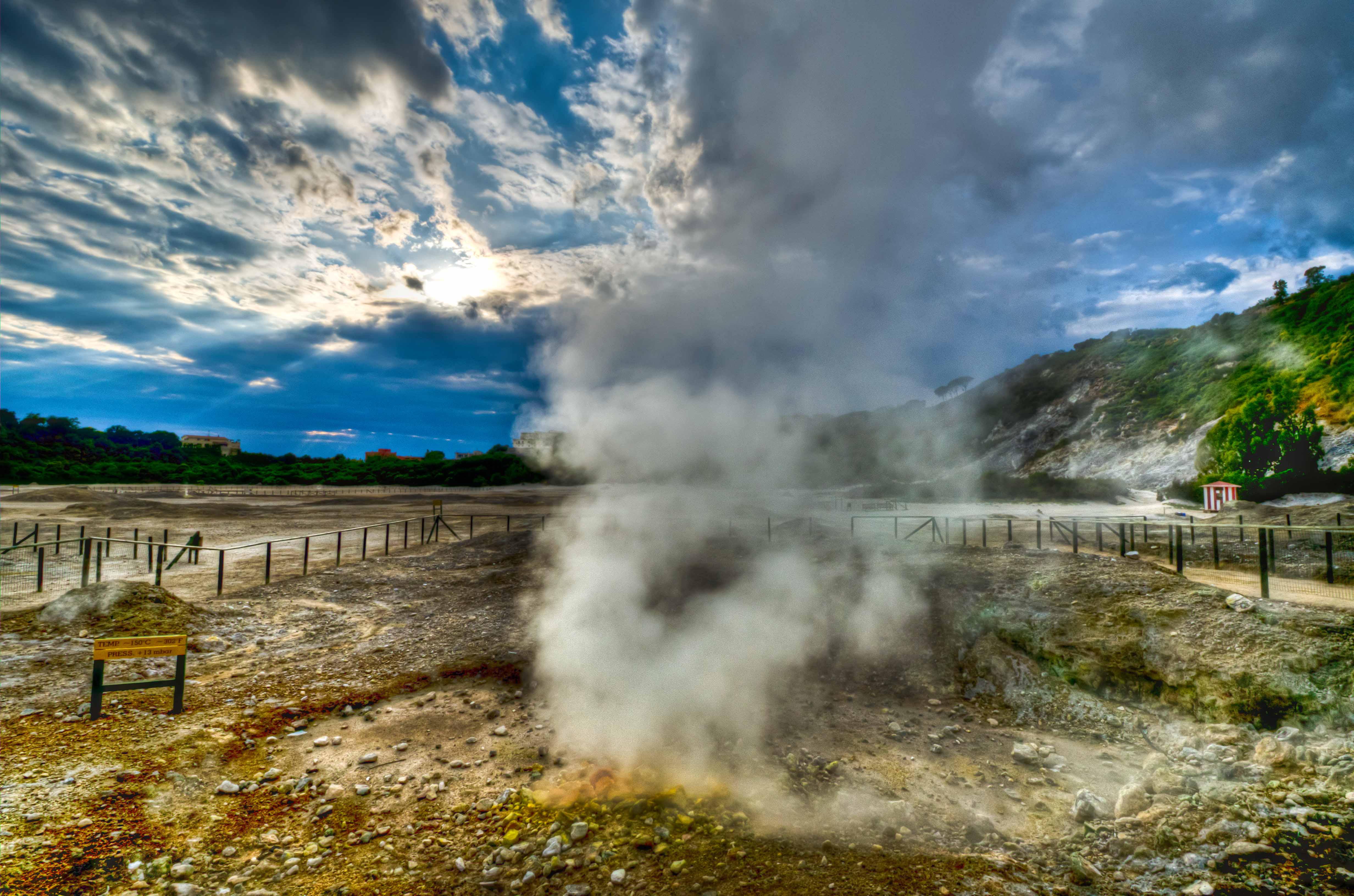 C C N   (( Curiosities & Catastrophies News   )) - Page 22 Vulcano-solfatara-pozzuoli