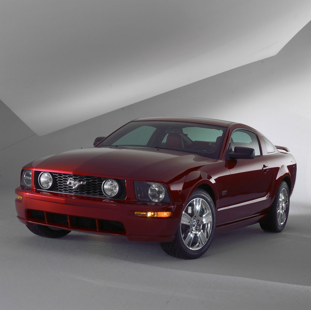 صور سيارة فورد موستنغ رووووووووعة.. 2005-Mustang-GT-1