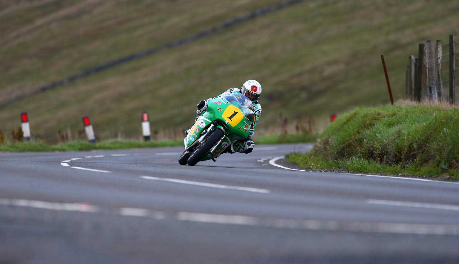 Road Races, TT et courses sur route  - Page 29 2018-Classic-TT-Practice-John-McGuinness-Paton