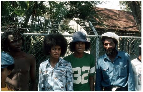 Fotos do encontro  de Michael e Bob Marley em 1975 Marley_e_jackson_03