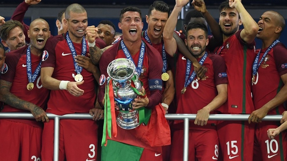 [JEU] Réponse immédiate ! - Page 6 Euro2016-portugal-vainqueur