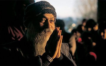 Osho est l'un des mystiques contemporains les plus connus et les plus provocateurs du XXe siècle Osho-namaste