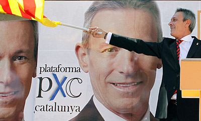 Josep Anglada vota en Vic a favor de poner una calle a un sacerdote independentista y proetarra Anglada-bandera