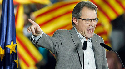 Artur Mas recorta 1.586 millones de euros en Sanidad Pública pero invierte 400 en la consulta  Artur-mas-dedo