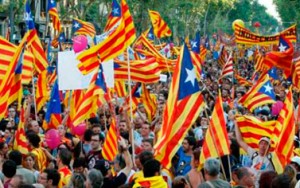 Éste es el plan del Gobierno español si Cataluña no retira la consulta independentista Banderas-estelades_300_188