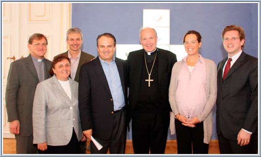 Quelques belles photos de Medjugorje ( + photo des souliers du pape Jean-Paul II à Medjugorje) Ivan-dragicevic-medjugorje-friends