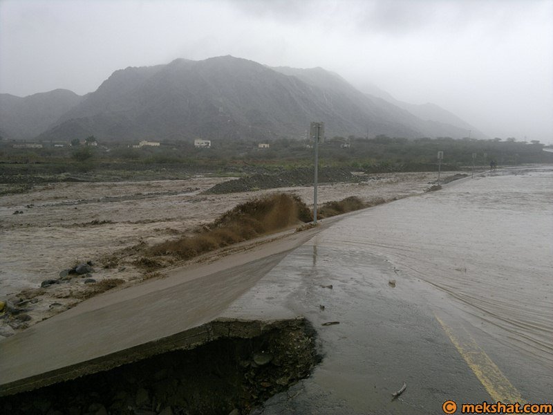 سيول وامطار الشعراء الباحة ونافورة طبيعية 1434.2.12 الثلاثاء  Mk268541_8