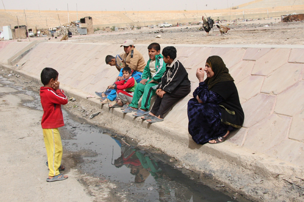 شوفوا شصار بملعب كركوك وراح تنقهرون Kurdish_refugees_kirkuk_Stadium_4