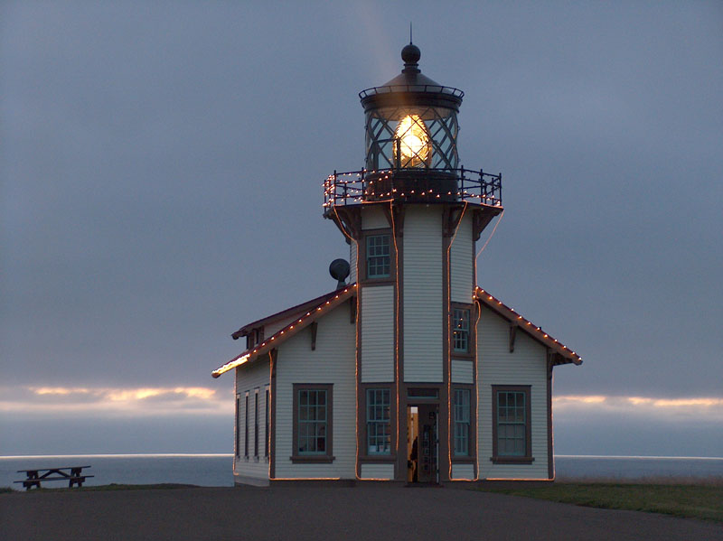 un phare -ajonc - 30 décembre trouvé par Martine  Christmas-Lighthouse-800