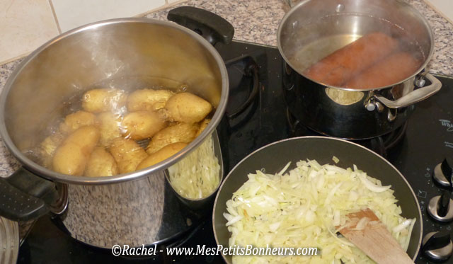 Morbiflette de franche Comté Cuisson-patates-saucisses-et-oignons