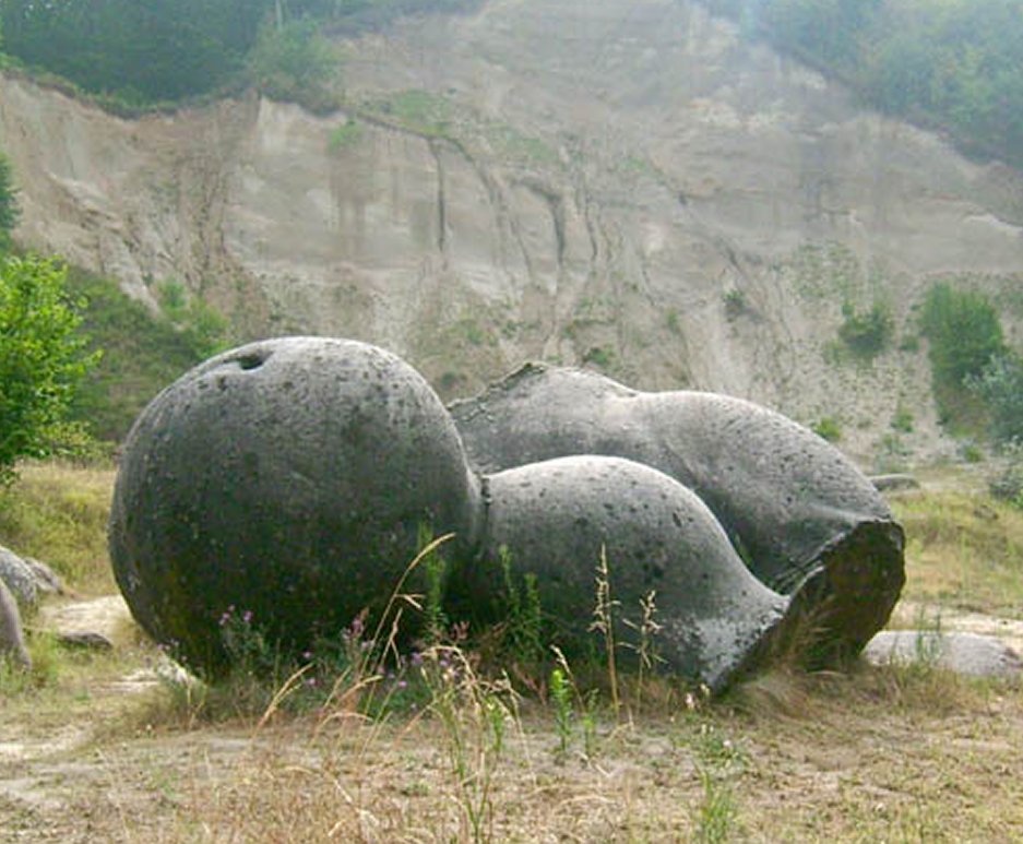 Strange Hoodoos - Growing Stones - An Incredible Geological Phenomenon Trovant4