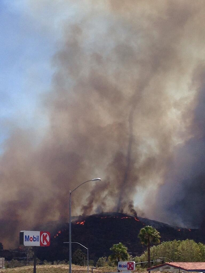 Incendies et sécheresse en Californie  - Tornade de feu Incendies_californie_15_mai_14_10