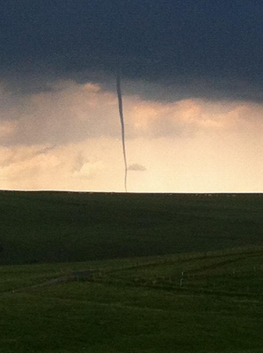 Orages forts et probable tornade en Auvergne (Cantal) Tornade_cantal_11_juin_14_03