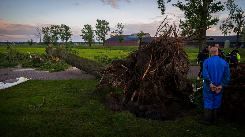 Tornade et grêle aux Pays Bas, en Espagne, en Grèce et en Italie Tornade_pays_bas_19_mai_2015_06