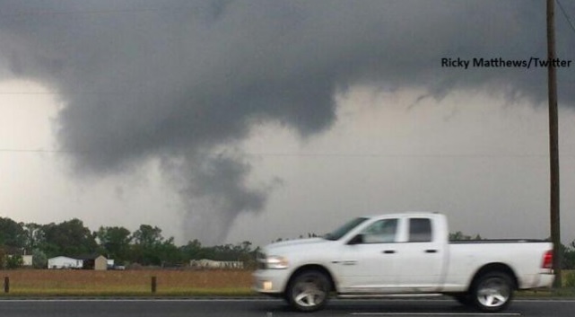 Outbreak de tornades aux Etats-Unis Tornades_etats_unis_27_avr_14_05